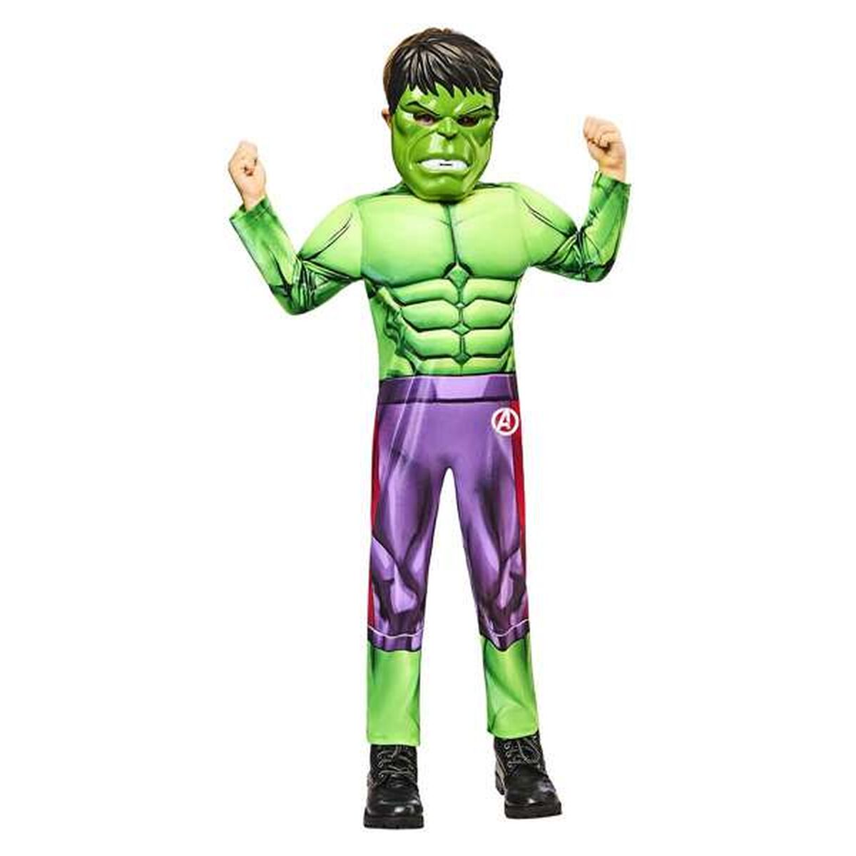 Ett barn iförd en Hulk-maskeraddräkt med muskulöst grönt överdel och lila byxor, poserandes med nävarna uppe.