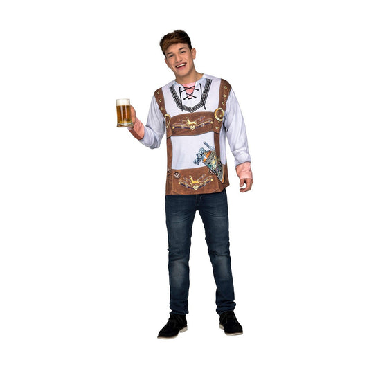 Man i långärmad t-shirt med lederhosen-tryck och ölsejdel, ler och håller glas