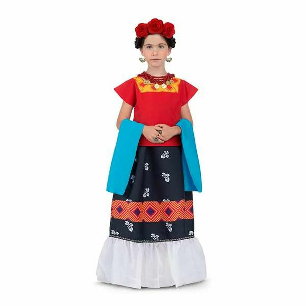 Ett barn klädd i en Frida Kahlo-inspirerad maskeraddräkt med röd topp, en mönstrad mörk kjol med vit volangnederkant och en röd blomsterkrans i håret.