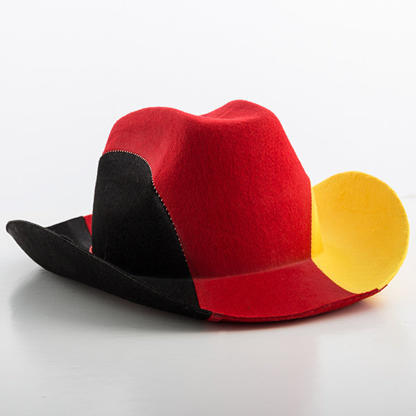 tysklandsfargad-cowboyhatt-sida