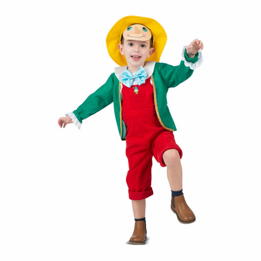 Ett barn poserar i en komplett Bedårande Pinocchio Barndräkt, med en jumpsuit och en gul hatt med näsa.