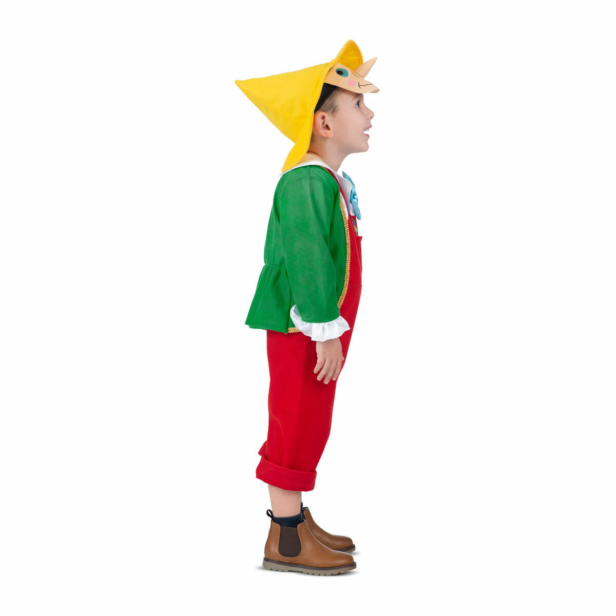 Ett barn står i profil och bär den kompletta Pinocchio-dräkten.