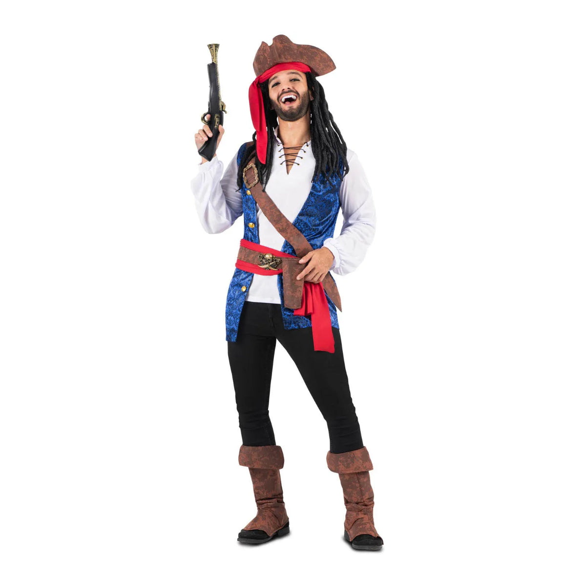 En man poserar glatt i blå piratdräkt med hatt och leksakspistol – redo att inta festen.
