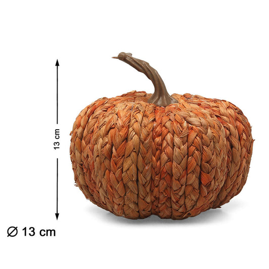 Den flätade orangea stråpumpan visas bredvid sina mått, 13 cm i höjd och 13 cm i diameter.