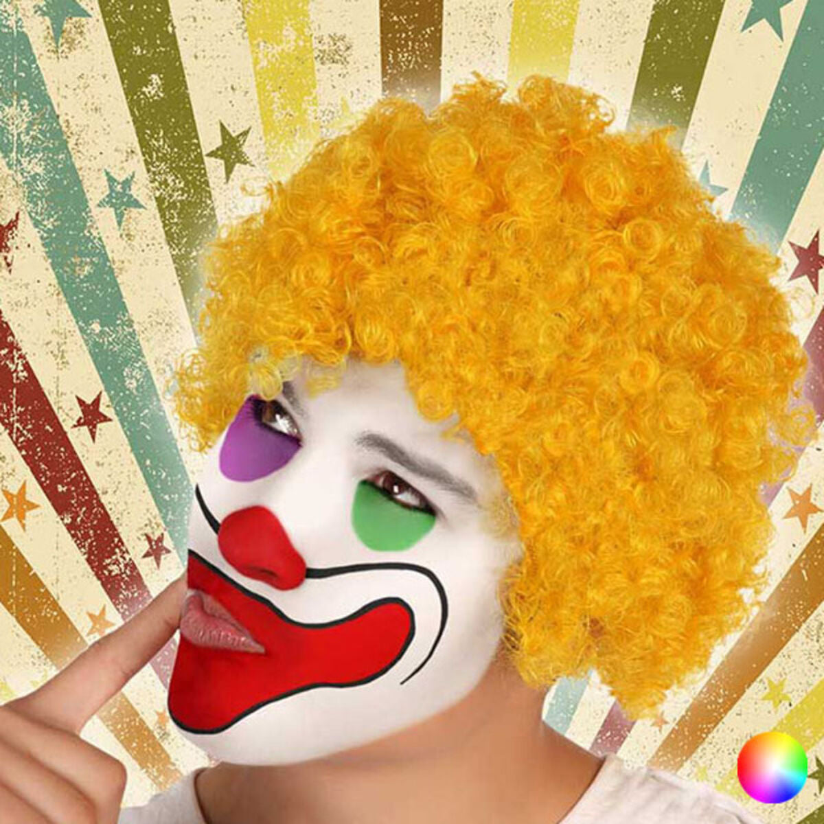 Närbild på gul clownperuk med små lockar – modell med färgglad clownsminkning