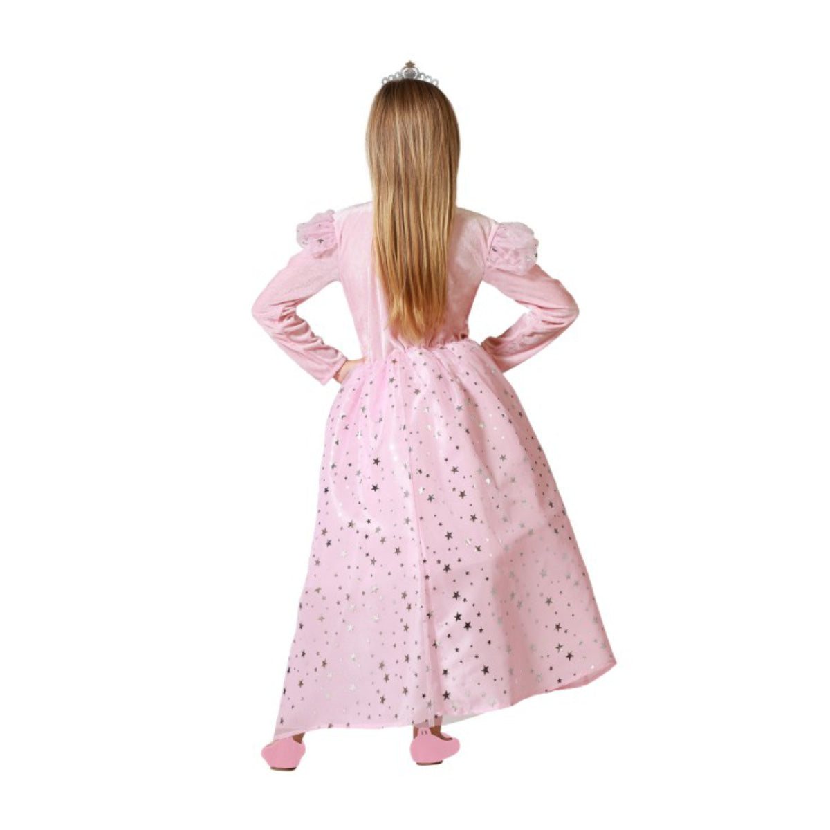 Baksidan av ett barns rosa prinsessklänning, som visar den stjärnbeströdda kjolen och en tiara i håret.
