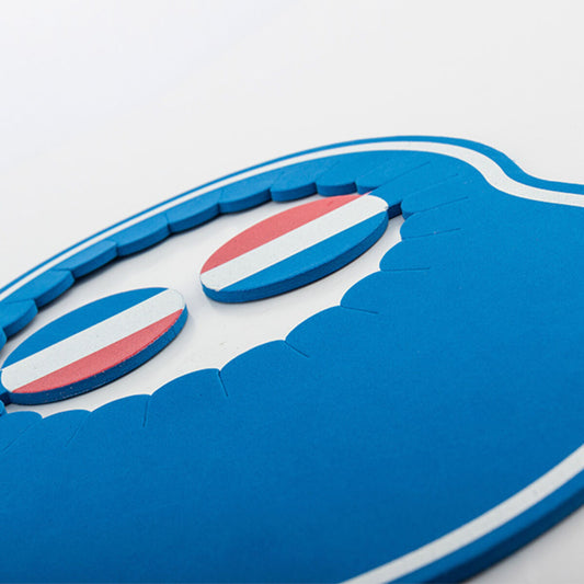 Supernärbild på solkeps i foam med franska flaggans färger i 3D-perspektiv.