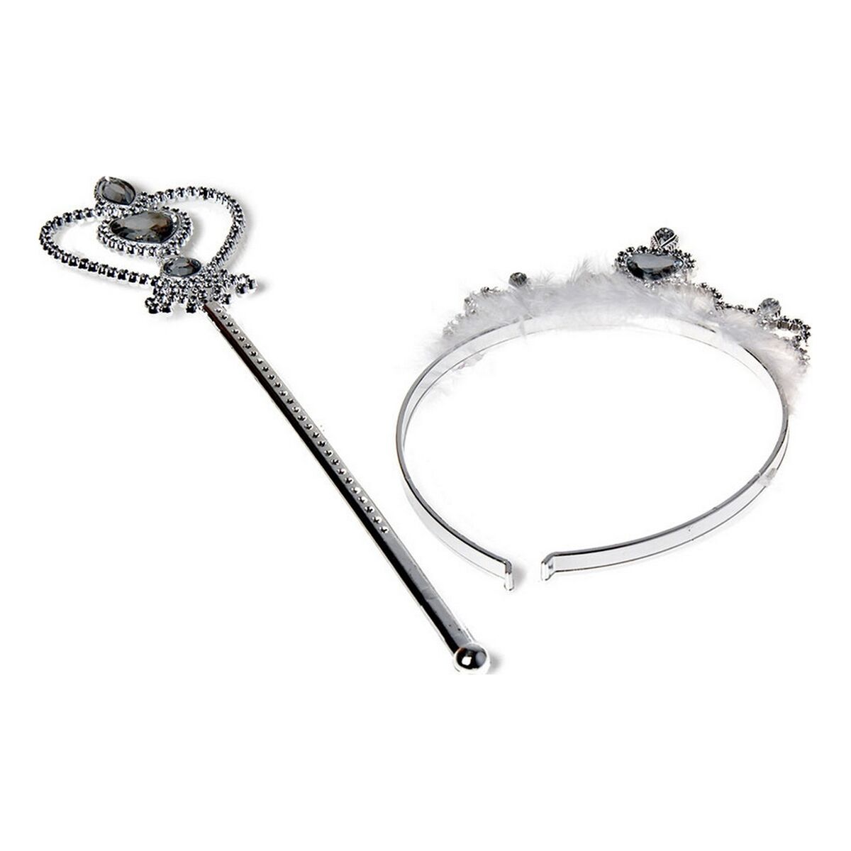 Ett komplett, gnistrande silverprinsess-kit, bestående av en tiara med fjädrar och en matchande, hjärtformad trollstav.