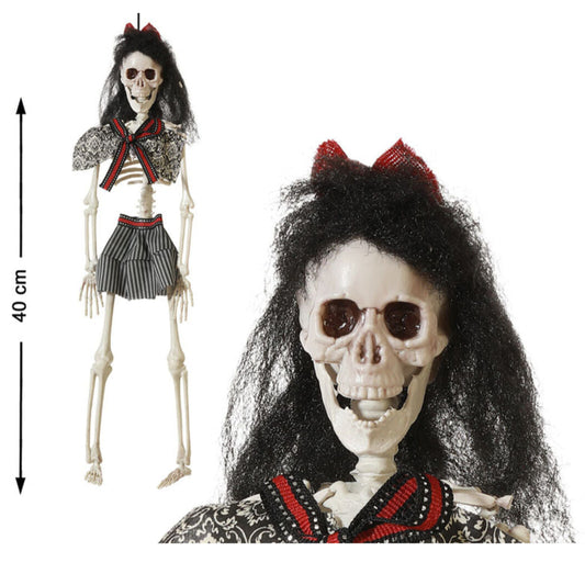 Ett hängande, gotiskt skelett klätt i klänning och med svart hår, som visar dess längd på 40 cm och en närbild på dödskallen.