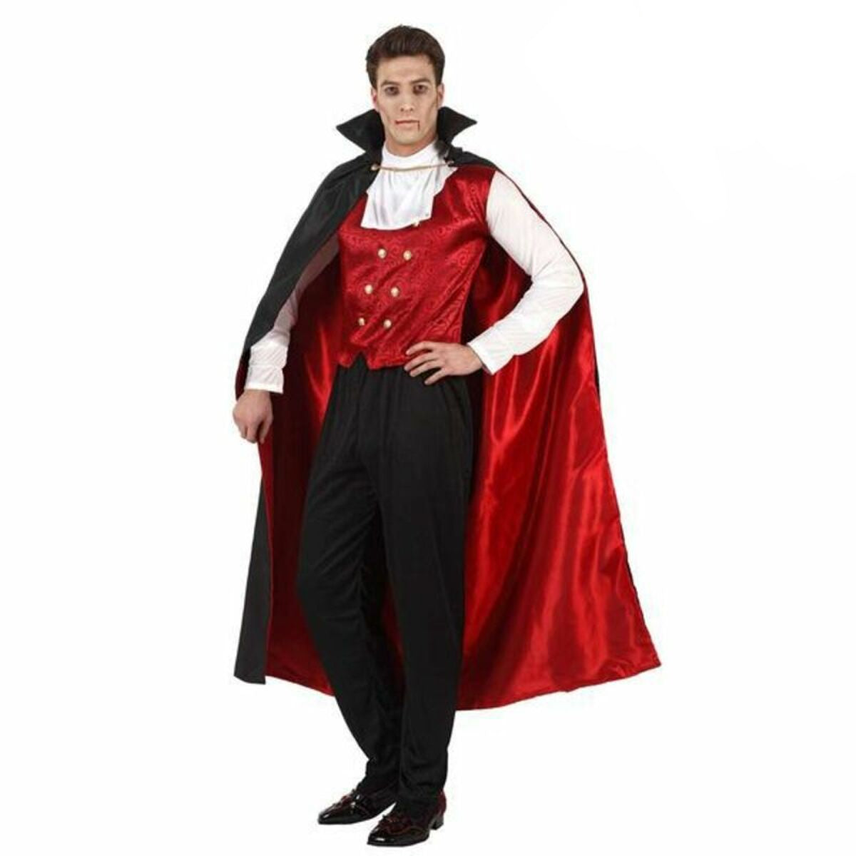 Vuxen man i klassisk Greve Dracula-dräkt med röd väst, krås och svart mantel.
