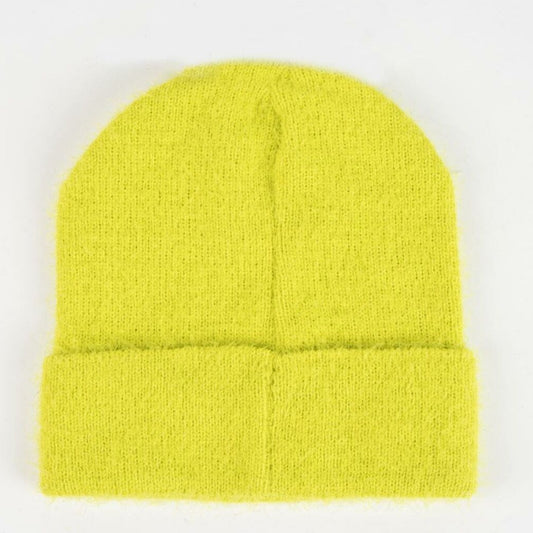 Baksidan av en limegrön mössa utan broderat tryck av grinchens ögon.