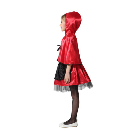 En flicka står i profil och bär Rödluvan-dräkten, som visar den röda capen och den fluffiga kjolen.