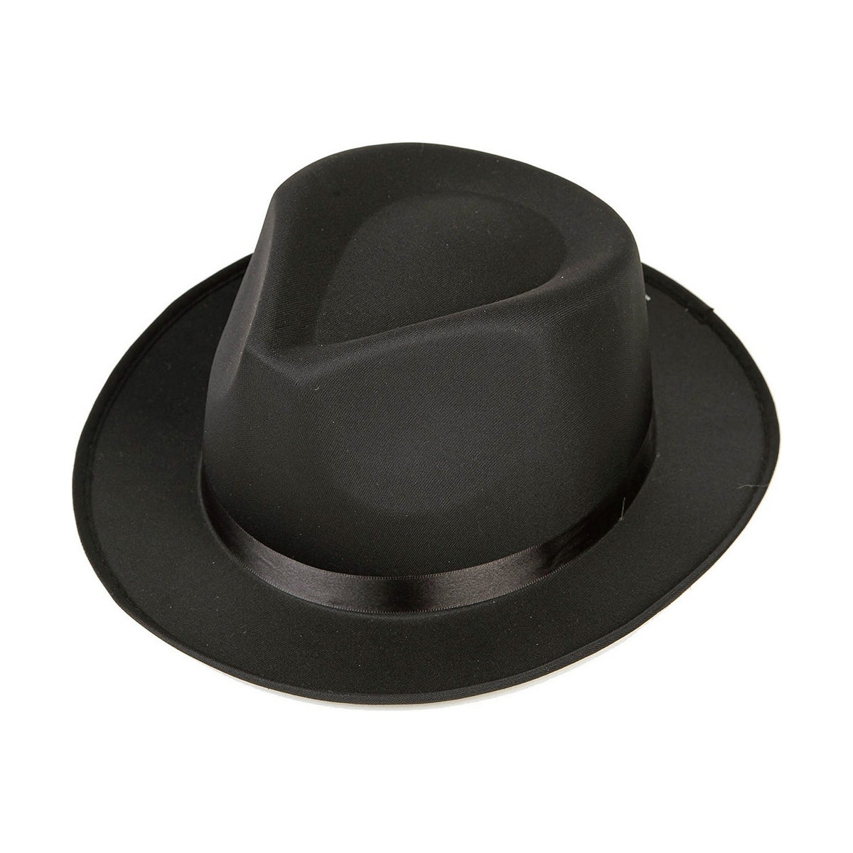 En klassisk, stilren svart fedora-hatt i gangster-stil med ett svart sidenband, fotograferad mot en vit bakgrund.
