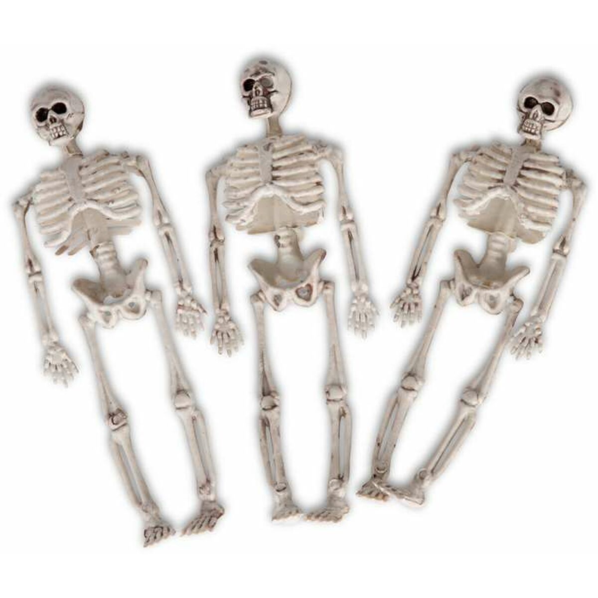 Tre små, vita halloweenskelett i plast, cirka 20 cm höga, ligger utspridda mot en vit bakgrund redo att användas som dekoration.