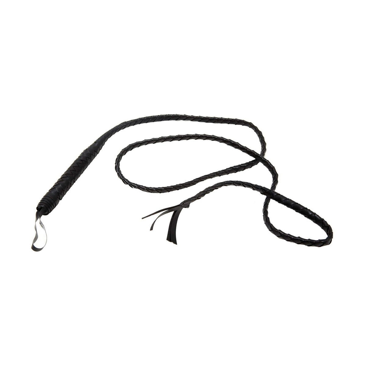 En lång, svart och flätad leksakspiska i klassisk äventyrar-stil, med ett tjockare handtag och en handledsrem.