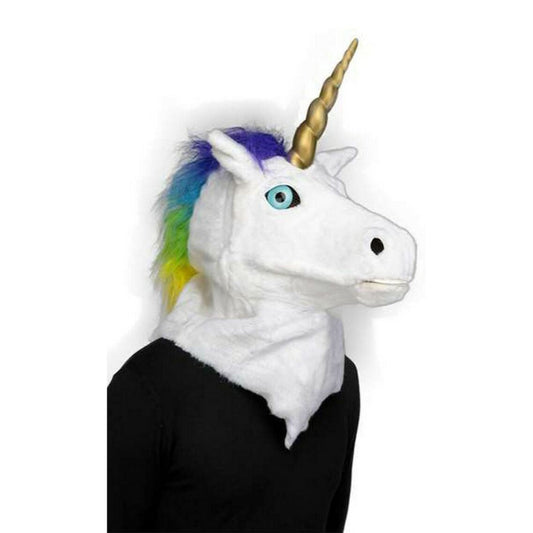 En person står i profil och bär den vita enhörningsmasken med det gyllene hornet.