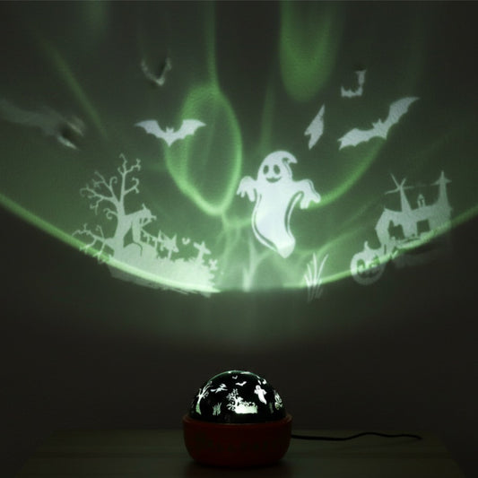 Den Magiska Roterande Halloween-Projektorn lyser upp en vägg med gröna, kusliga bilder av spöken, fladdermöss och hemsökta hus.