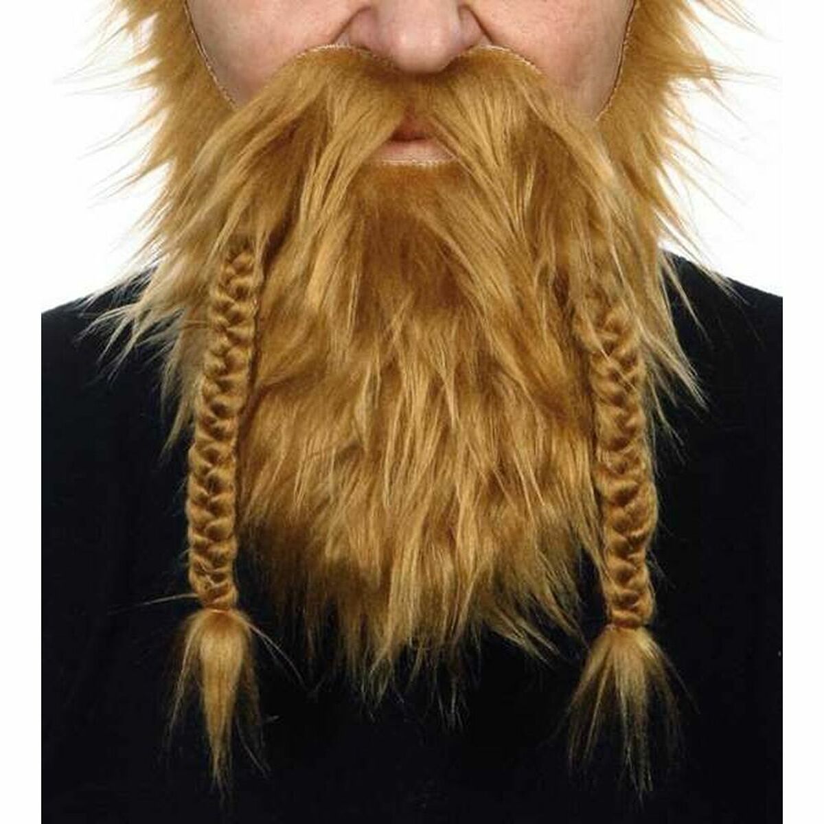 En närbild på en man som bär ett stort, yvigt och ljusbrunt vikingaskägg med två inbakade flätor.