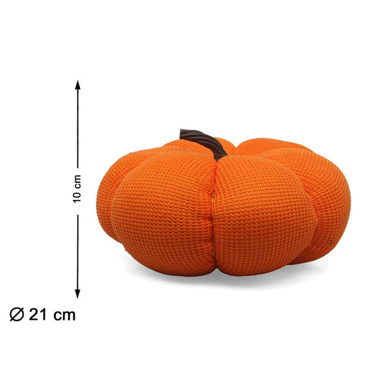 Den stickade orangea pumpan visas med måtten 10 cm på höjden och 21 cm i diameter.