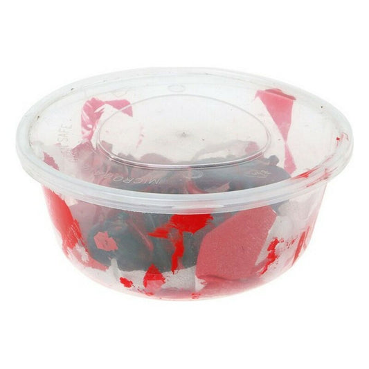 En blodig, genomskinlig plastskål med lock som innehåller ett Nyskördat Blodigt Hjärta som Halloweendekoration.