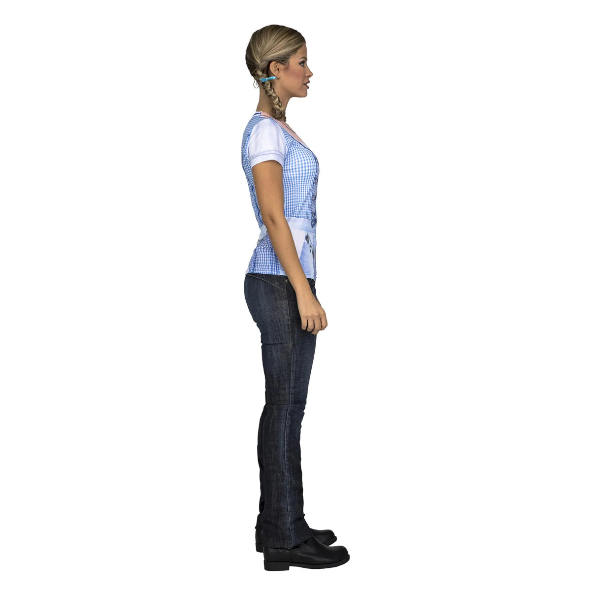 Profilbild på kvinna i blå dirndl-t-shirt med jeans och boots