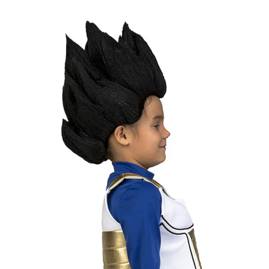 Pojke med svart Vegeta-peruk från sidan, visar den karakteristiska spikiga formen.