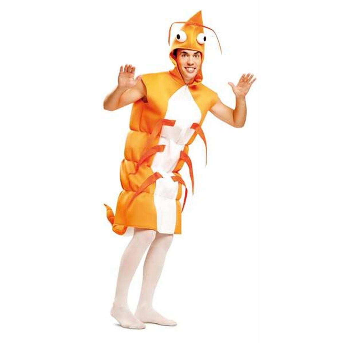 En glad man poserar i en hysteriskt rolig, orange räka maskeraddräkt för vuxna med en huva med ögon.