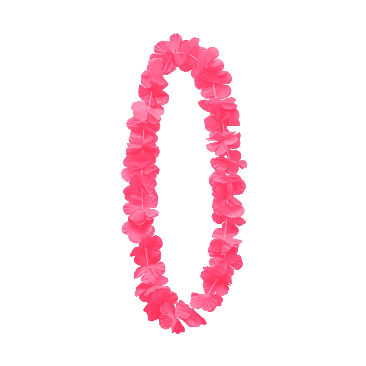 En rosa hawaiikrans med klassiska tygblommor hänger i oval form mot vit bakgrund och visar sin starka tropiska färg.