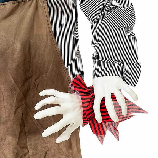 En närbild på de vita, beniga händerna och den randiga skjortärmen på zombie-slaktaren.