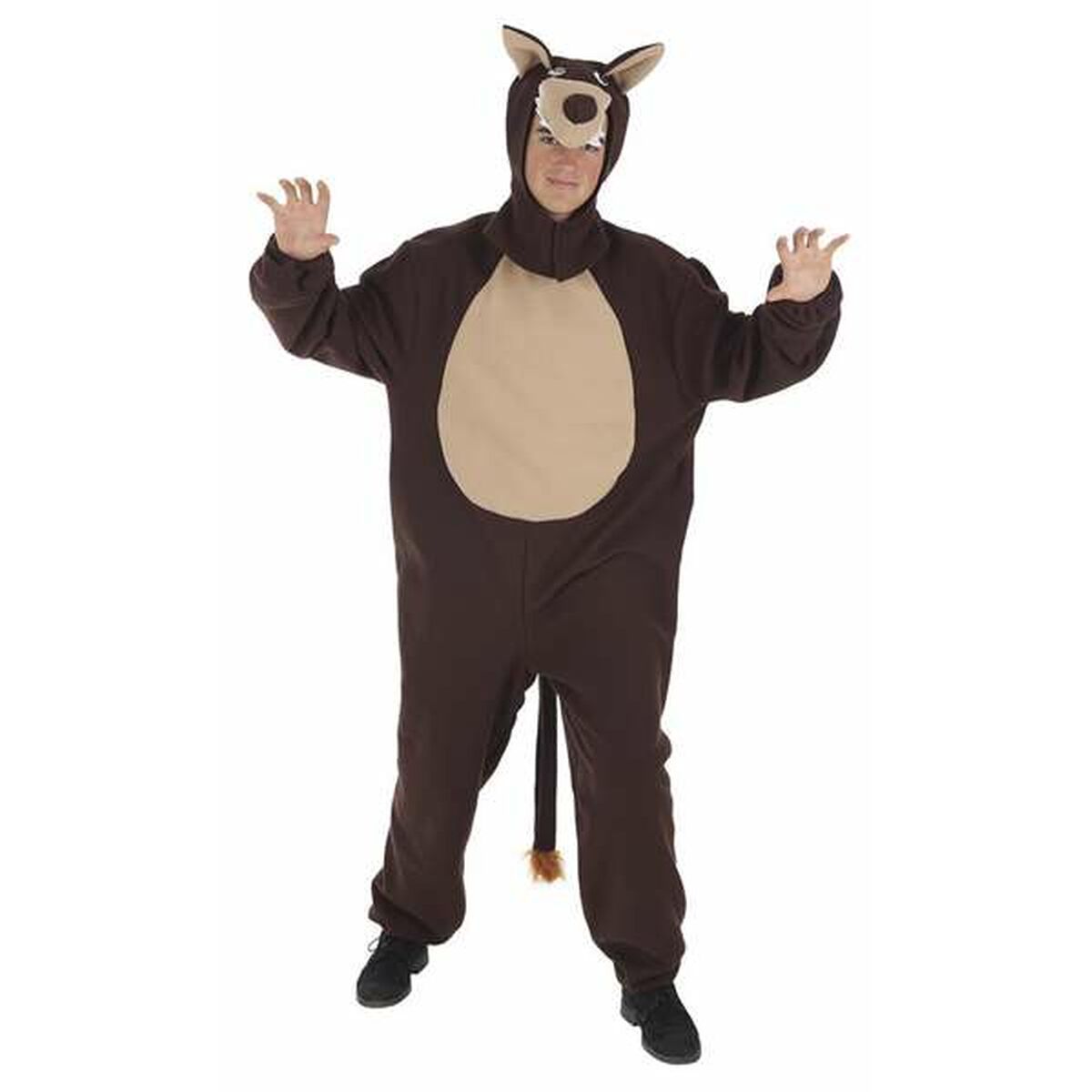 En man poserar i en komplett och mysig, brun varg-jumpsuit med en stor huva med vargansikte och öron.