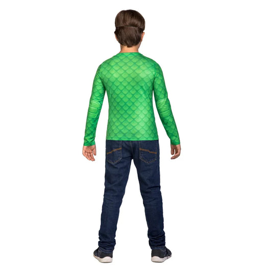 Baksidan av ett barn som bär den gröna, fjällmönstrade Ödlis-tröjan över ett par jeans.