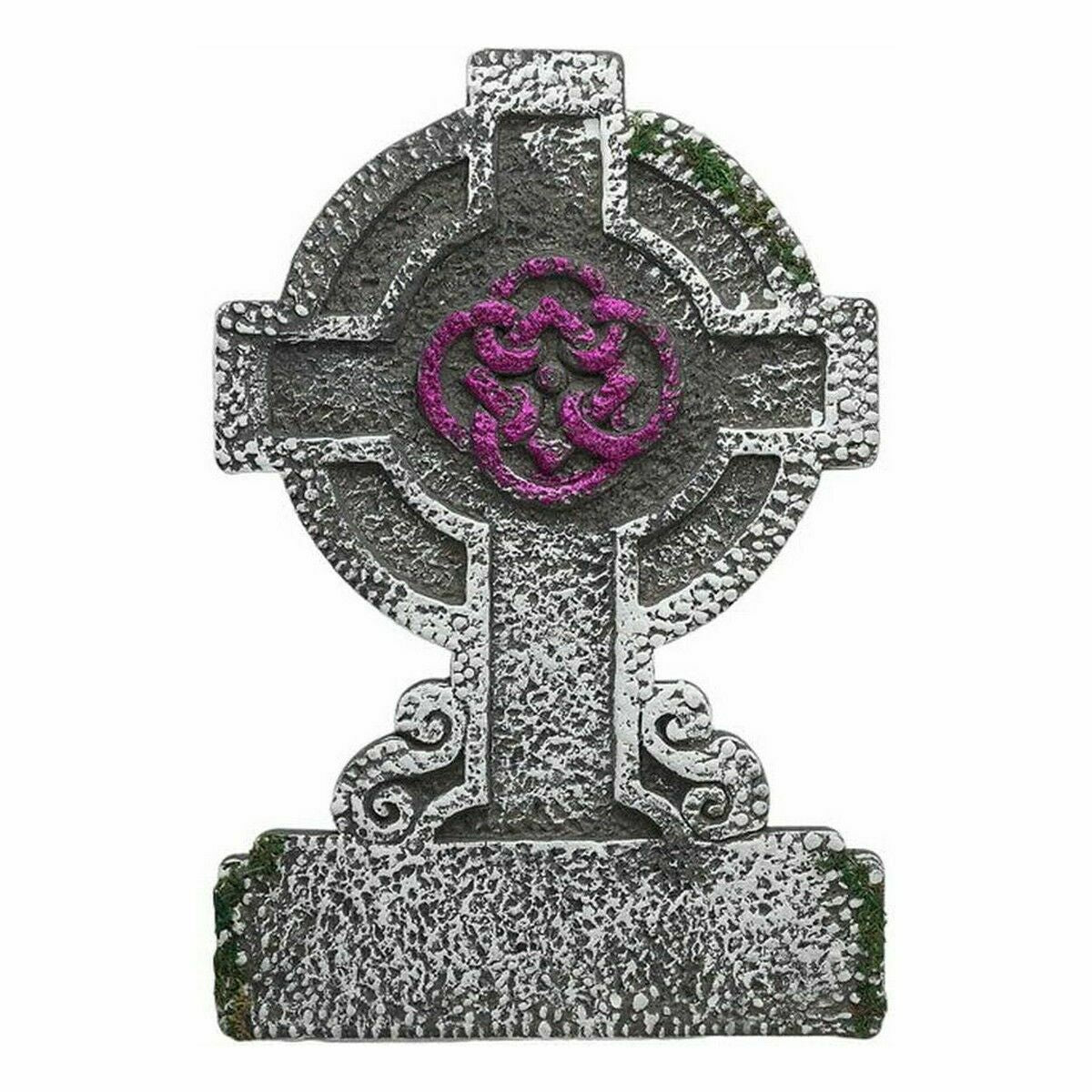 En detaljerad, Uråldrig Keltisk Kors-Gravsten i frigolit med en lila, snirklig symbol i mitten.