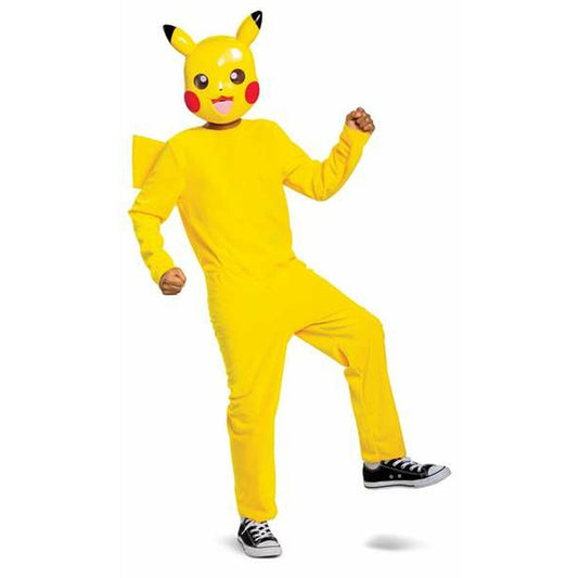 Ett barn som bär en helkropps gul Pikachu-dräkt med en stor, glad mask med röda kinder och uppstickande öron.