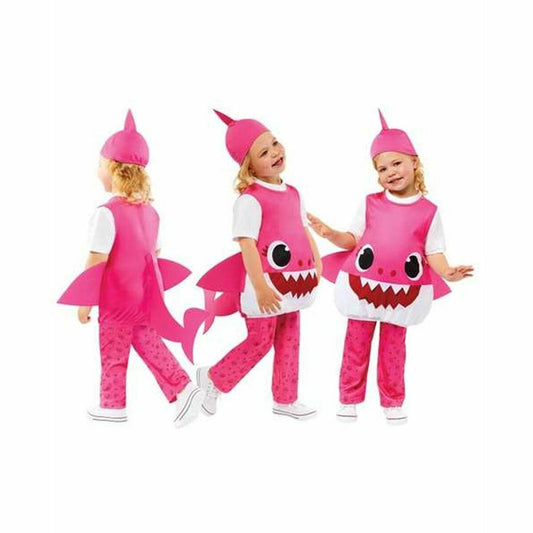 Tre små barn som glatt poserar i en komplett rosa Baby Shark maskeraddräkt för barn, som inkluderar väst, byxor och mössa.