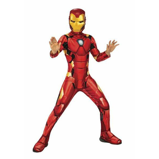 Ett barn poserar i en helkropps Ironman maskeraddräkt i rött och guld, med matchande hjälm och lysande bröstreaktor-detalj.