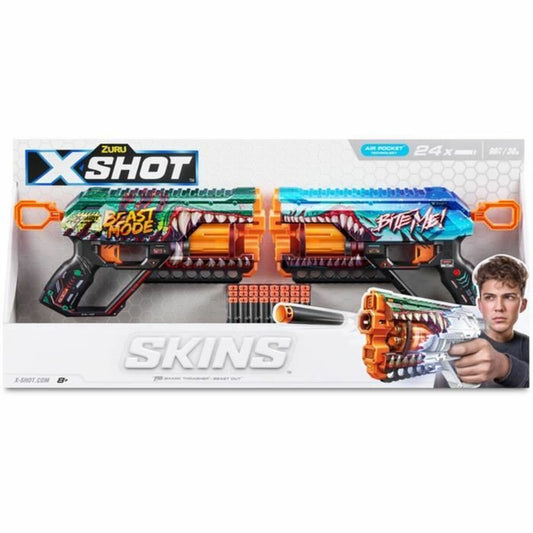 Förpackning som visar två X-Shot Skins blasterpistoler, en grön med texten 'BEAST MODE' och en blå med 'BITE ME!', tillsammans med 24 skumpilar och ett löstagbart sikte.