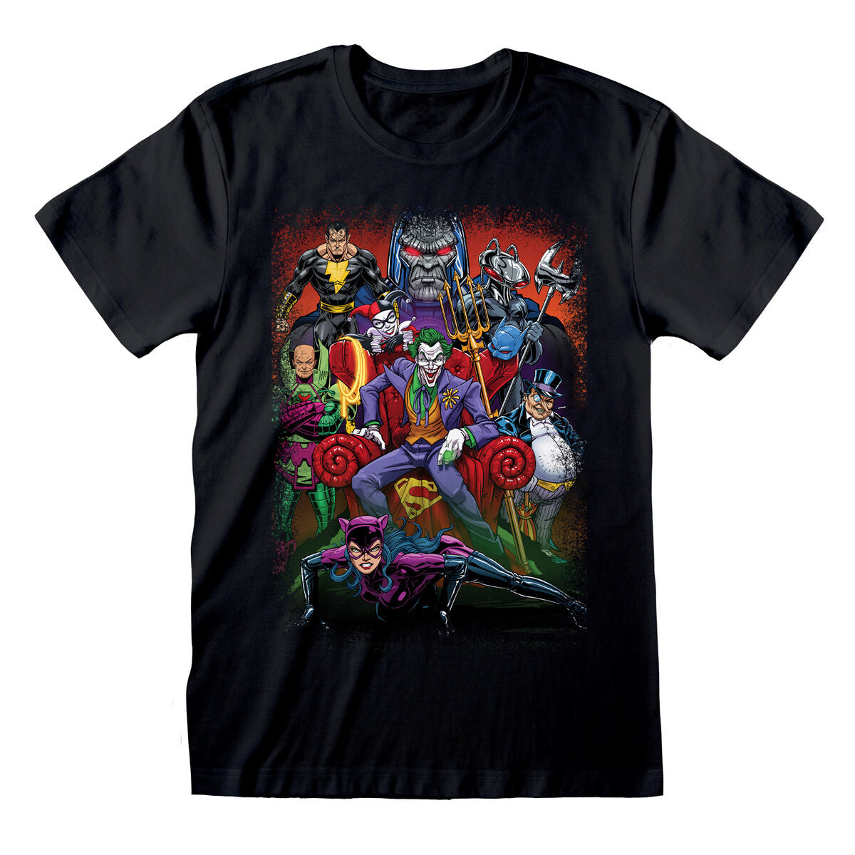Svart unisex t-shirt från DC Comics med ett stort tryck av flera kända skurkar som Jokern, Catwoman, Lex Luthor och Darkseid i en gruppbild.