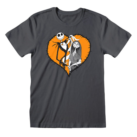 En mörkgrå unisex kortärmad t-shirt med ett stort tryck på bröstet föreställande Jack Skellington och Sally inramade i ett orange, lappat hjärta.