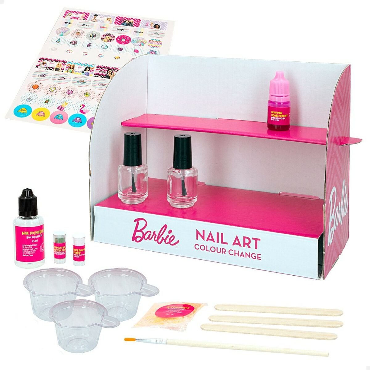 Ett Barbie nagelkonst-kit med en kartongdisplay, nagellacksflaskor, blandningskoppar, dekaler, en pensel och färgpigment.