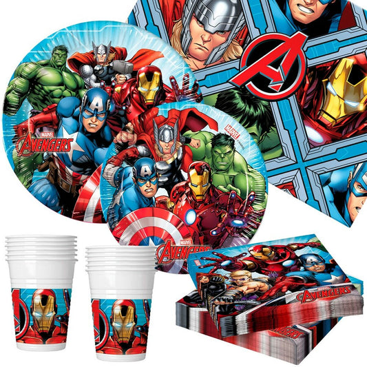 Ett komplett set med Avengers-tema som inkluderar staplade vita plastmuggar med Iron Man-tryck, staplade papperstallrikar med hjältarna Hulk, Thor, Captain America och Iron Man, samt en hög med matchande pappersservetter.