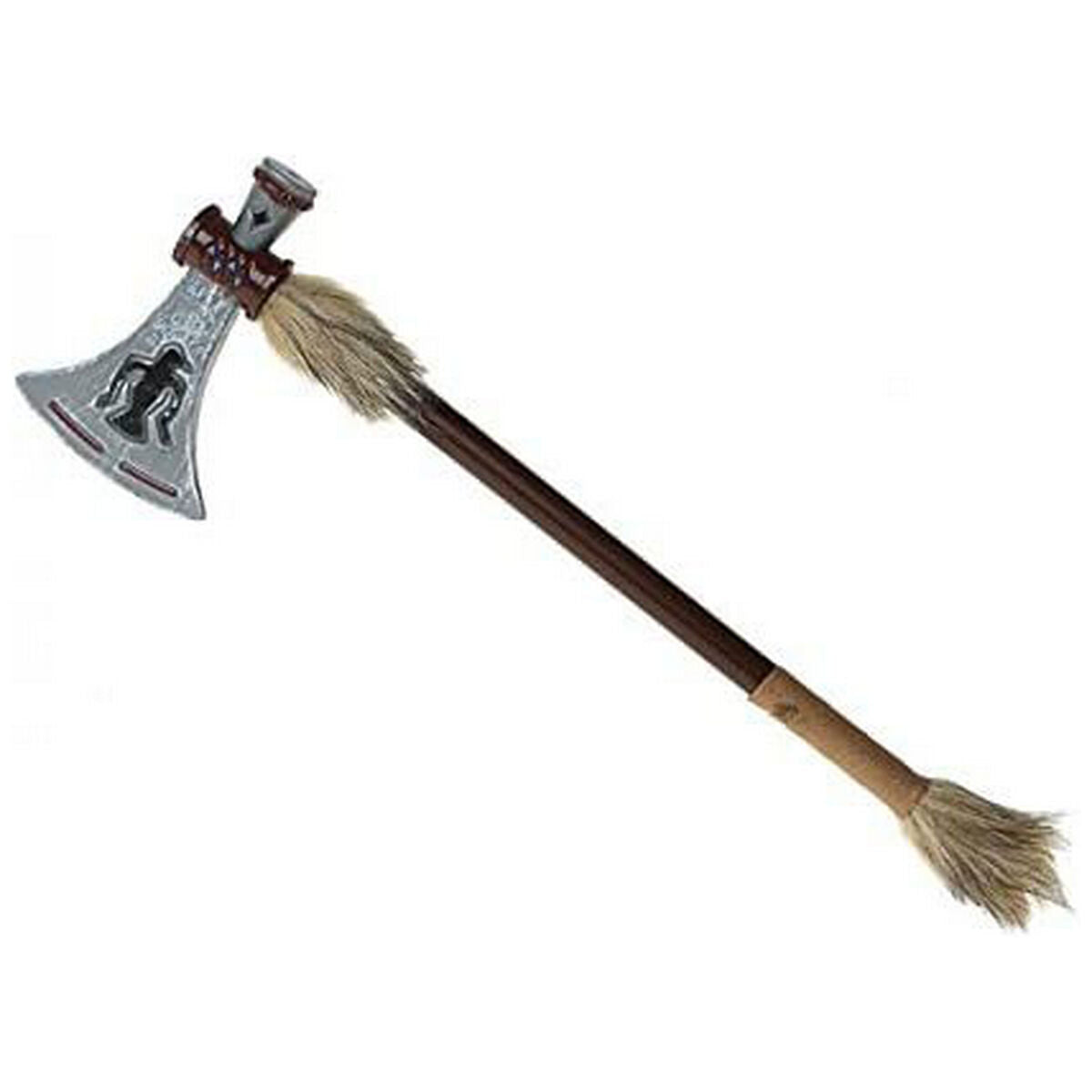 En brun och silverfärgad leksaksstridsyxa i vikingastil med ett blad dekorerat med en figur och ett handtag prytt med ljusbruna fjädrar i båda ändar.