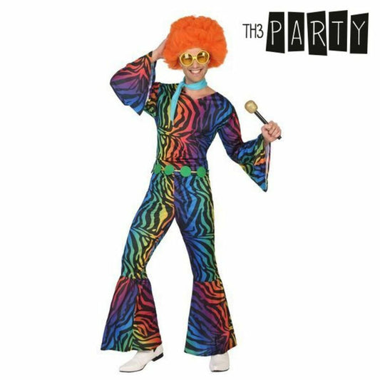 En man klädd i en tight, färgglad jumpsuit med regnbågsfärgade zebraränder, utsvängda ärmar och byxor, komplett med orange afroperuk och solglasögon.