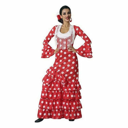 En kvinna poserar i en långärmad röd och vit polkadotflamencoklänning med volanger, axelvärmare med vita fransar och rött håraccessoar.