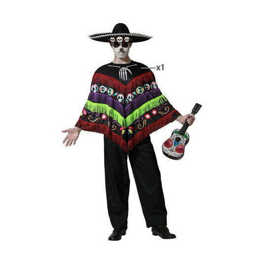 En man klädd i en färgglad mexikansk dödskalle-poncho, svart sombrero och sminkad som ett skelett, håller i en liten dekorerad leksaksgitarr.