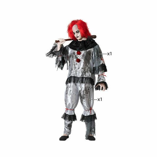 Vuxen man i en skrämmande grå clownmaskeraddräkt med rött hår och svarta fransdetaljer som håller ett batongliknande föremål över axeln.