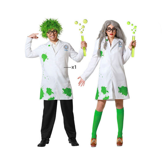 En man och en kvinna klädda i vita laboratorierockar med gröna stänk, redo att experimentera.