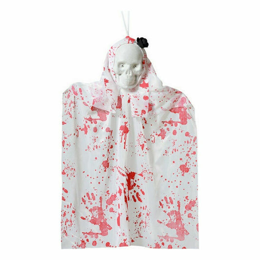 En hängande Halloween-dekoration som föreställer ett spöke med en vit dödskalle under en huva. Draperiet är vitt med mängder av röda blodstänk och handavtryck.