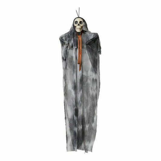 En hängande halloween-dekoration föreställande ett skelett med ett vitt kranium inuti en lång, fladdrande dräkt i gråsvarta nyanser, med ett brunt band knutet runt halsen.