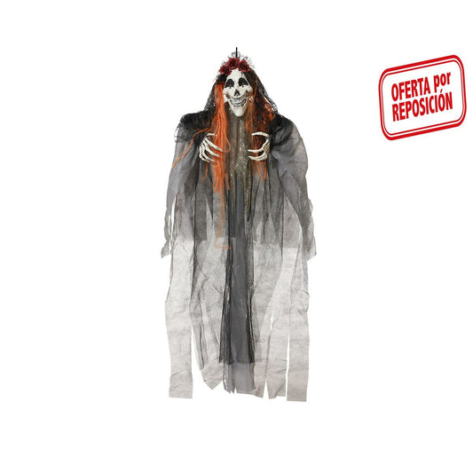En 130 cm hög, hängande Halloween-skelettdetalj med orange hår, en svart och grå slöja och en krans av röda rosor på huvudet.