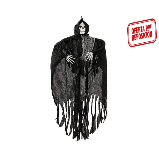 En stor hängande Halloween-dekoration föreställande ett skelett klätt i en trasig, svart mantel med huva och vita skeletthänder.